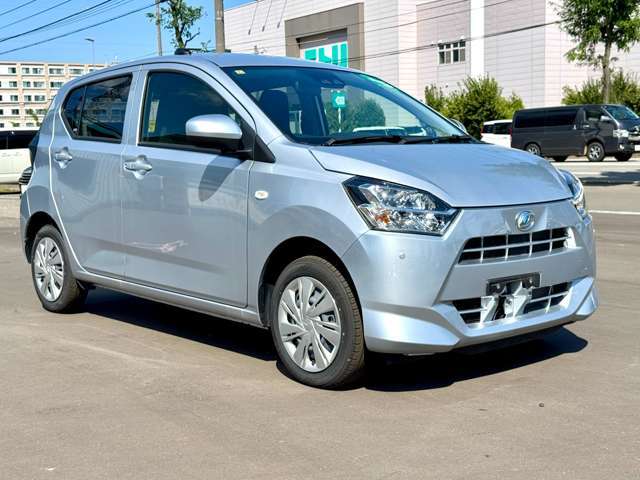 スズキ・ダイハツのサブディーラーとして全国販売優秀の実績！オールメーカーの軽未使用車・中古車はもちろんのこと、コンパクトカー・エコカーなどの普通車も豊富に在庫を取り揃えています！