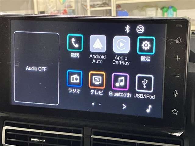 ディスプレイオーディオを装備。スマホとクルマをつなぐことで、これまでのナビに加えて、いろんなサービスが楽しめます。