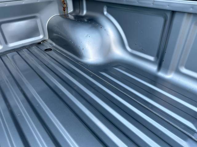 【荷台】目立つような大きなキズもなくキレイな状態です☆