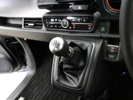 【フロア6速MT】短いストロークで操作フィールのよいシフト！