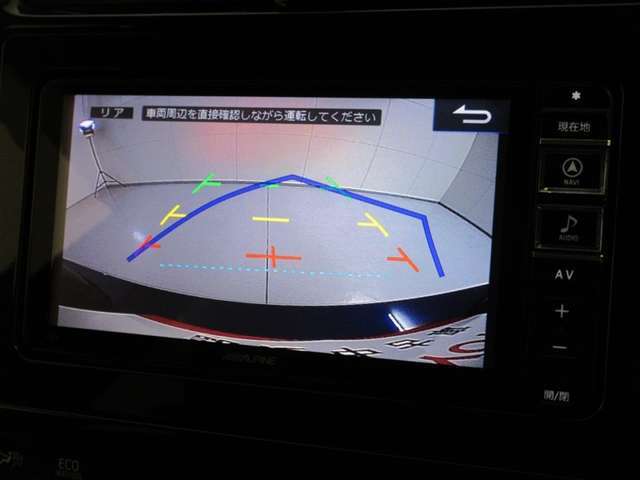 安心のバックモニター搭載。ガイドもあって、夜間でもよく見えます。