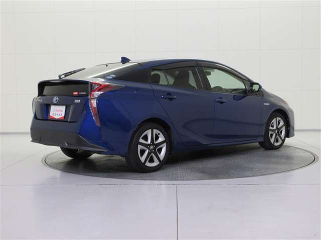 全国トヨタディーラーの中でも数少ない、トヨタ認定検査員が1台ずつ内外装をチェック。