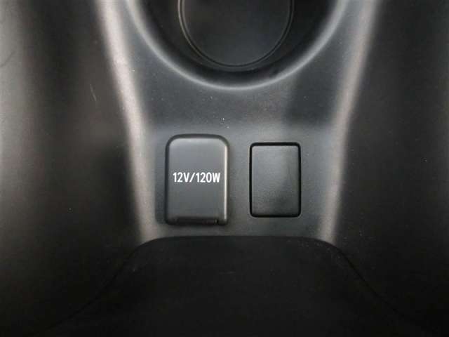 車内の電源、アクセサリーソケットです。