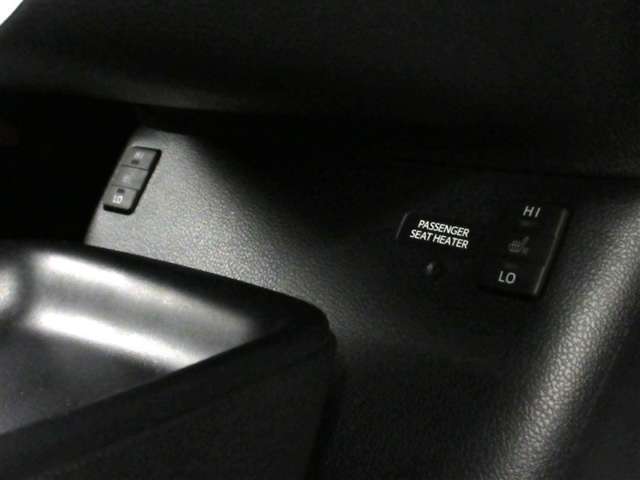 シートヒーター完備で、寒い日もすぐ温かくなります。