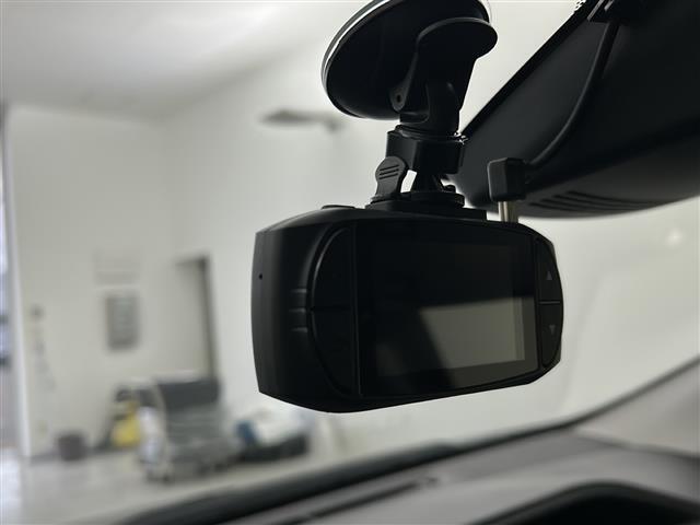 【ドライブレコーダー】映像・音声などの運転中の記録を残します。事故などを起こした起こされた時の証拠になりえますので、もしも時でも安心ですね。