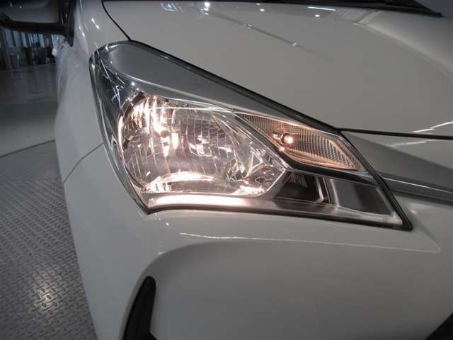 LEDヘッドライトです。デザイン性がよくとても明るいので、夜間の走行や悪天候でも安心です。しかも長寿命！