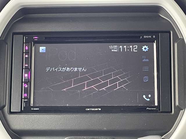 【　ディスプレイ　】ディスプレイ搭載車！お手持ちのスマートフォンと連動してアプリや音楽を画面上で楽しむことができます。