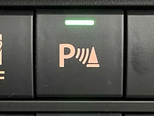 【　クリアランスソナー　】クリアランスソナーが装備されております♪障害物を検知しドライバーに知らせてくれるので狭いスペースへの駐車時など、衝突回避にお役立てくださいませ♪