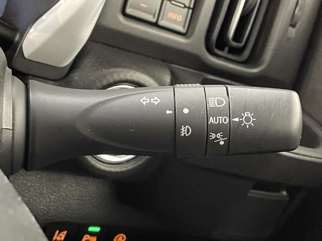 【　オートライト　】オートライトなのでライトの点け忘れを気にすることなく運転が出来ます♪