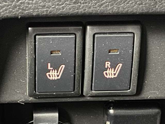 【　シートヒーター　】冬場のお供に。暖かいシートは女性には嬉しい機能ですね♪