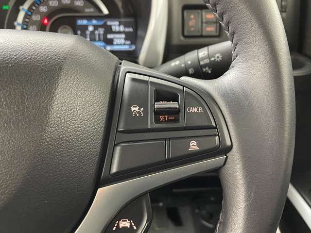 【　アダプティブクルーズコントロール　】設定した車速内で自動で加減速♪先行車との車間距離を適切に維持した追従走行が可能です♪