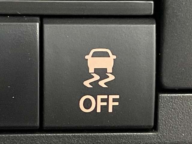 【　横滑り防止装置　】急なハンドル操作時や滑りやすい路面を走行中に車両の横滑りを感知すると、自動的に車両の進行方向を保つように車両を制御します。』