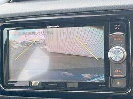 【バックカメラ】駐車時に後方がリアルタイム映像で確認できます。大型商業施設や立体駐車場での駐車時や、夜間のバック時に大活躍！運転スキルに関わらず、今や必須となった装備のひとつです！