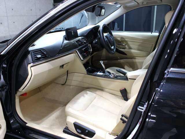 当社では提携先正規ディーラーを中心に、オークションや買い取りから良質車のみを仕入れ、入庫後は2社の第三者機関（AIS）、（JAAA）にて修復歴等の品質チェックを行って頂き検査評価書を取得しております！