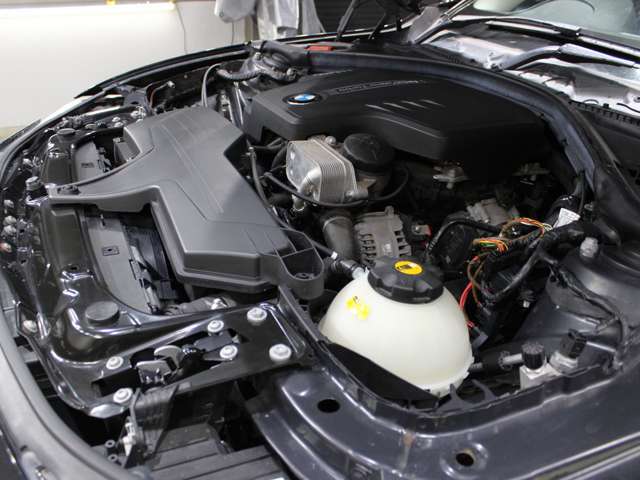 綺麗なエンジンルームです。エンジンは高回転までしっかり吹け上がり、アイドリングも一定となっております。■走行管理システムもチェック済みとなっております！