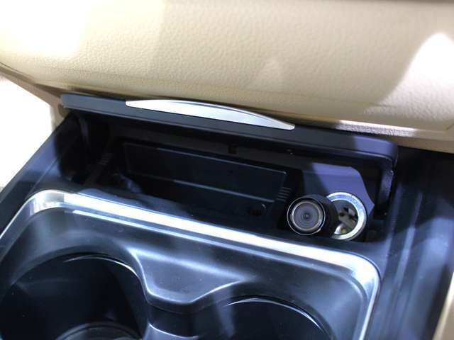 灰皿・シガーライター共に未使用で、タバコ臭もございません！禁煙車であったと思われます！