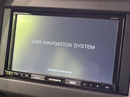 【ナビゲーション】目的地までしっかり案内してくれる使いやすいナビ。Bluetooth接続すればお持ちのスマホやMP3プレイヤーの音楽を再生可能！毎日の運転がさらに楽しくなります！！