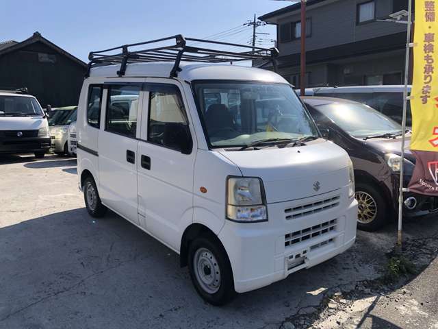 駐車場がございますので、お車でのご来店大歓迎です。電車など、公共機関でお越しの方には無料送迎も行っておりますので、お気軽にお申しつけ下さい。