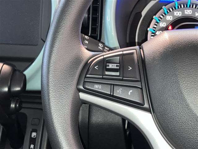 ステアリングスイッチで、安全運転！前方から目線を外さないように！