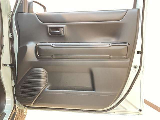 運転席前面ドア部分です♪