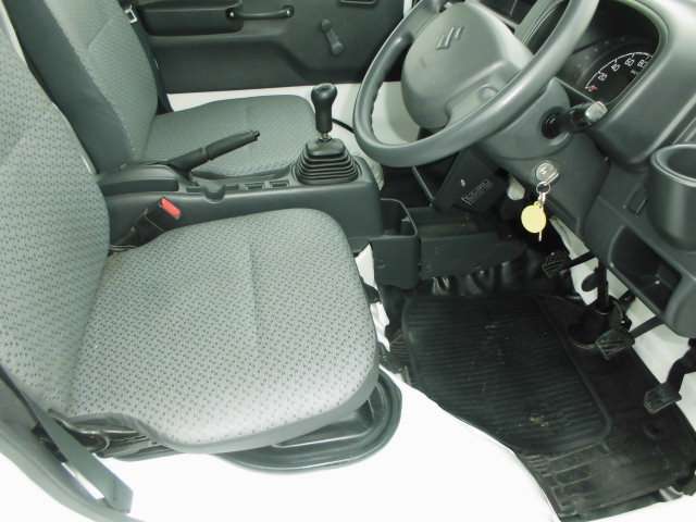 当店では女性にも優しいく安心して車選びができる♪お店作りを目指しております(^^♪車に関する事は何でもご相談下さい(^^♪明るい商談ルーム！でお迎えします♪