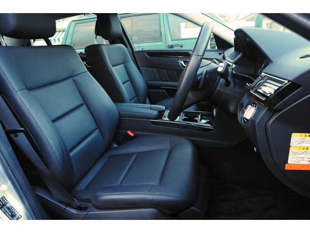 ブラックレザーフロントシート（ヒーター付）