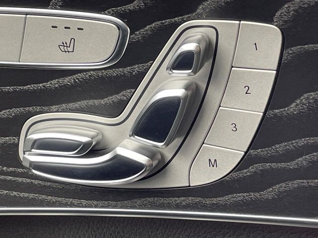 ●メモリー付きパワーシート：あなたに合わせたシートポジションが3つまで登録可能！フルパワーシートだから座席調整も楽々♪お好みのシートポジションで、ストレスないドライブをお楽しみください。