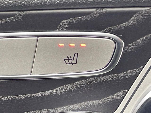 ●フロントシートヒーティング：運転席・助手席共に三段階で調節が可能なシートヒーターを装備しております。季節を問わず快適にご使用いただけます。