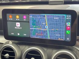 ●Apple　Car　Play：スマホとの有線接続で、ナビ・オーディオ再生などスマホのアプリ機能が画面でも使える便利機能です！