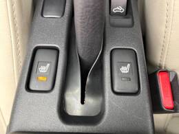 【シートヒーター】寒い日に重宝するシートヒーター！エアコンより早く温まってくれるので寒がりの人も安心ですね♪エアコンの温風は乾燥するから苦手、という方にもをおすすめです。
