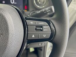 【アダプティブクルーズコントロール】高速道路での長距離走行が楽に！！自動で速度を保つクルーズコントロールが、衝突軽減システムと連携し、前方の車両を感知して車間を保つように速度調節してくれます！！