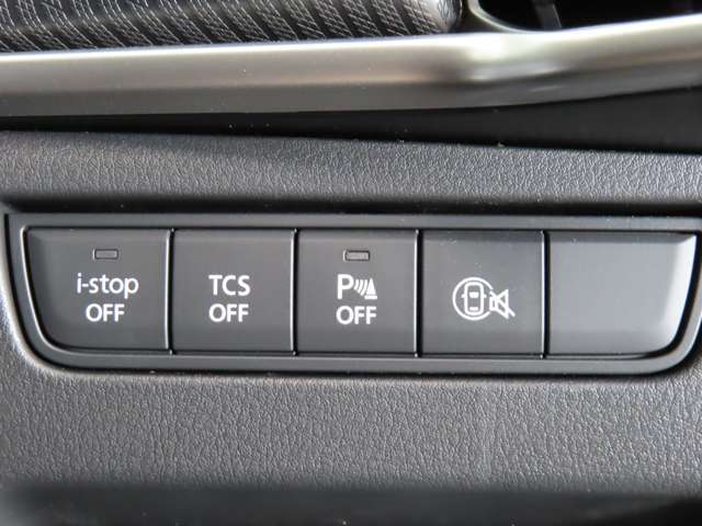 ☆カメラとあわせてコーナーセンサーが付いているので車庫入れやバックが安心です☆