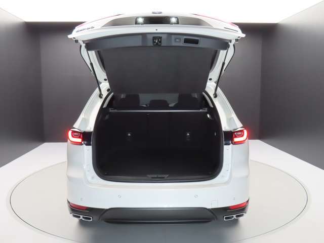 ☆リアゲートと連動のトノカバー付き。中の荷物が見えずに安心です。取り外しも可能です☆