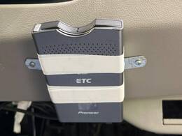 【ETC】高速道路の料金所をストレスなく通過！話題のスポットやサービスエリアに多い「スマートIC」利用時は必須のアイテムです。当店でセットアップを実施、ご納車当日からすぐにご利用いただけます！