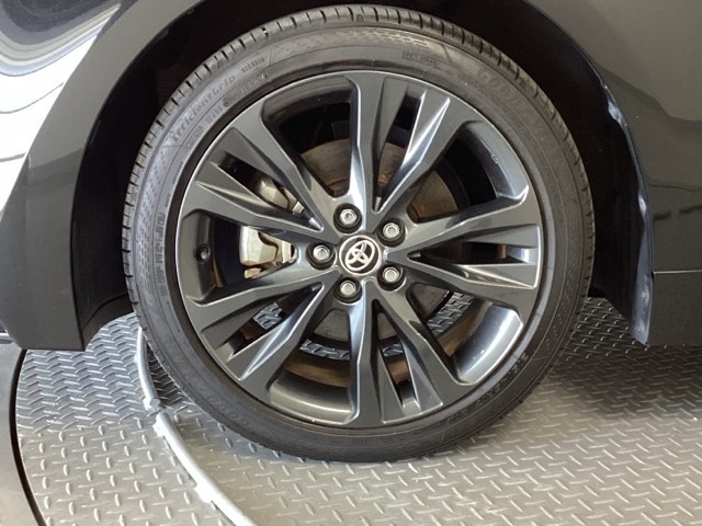 アルミホイールです。足元が引き立つので、車全体のイメージがアップしますよ！