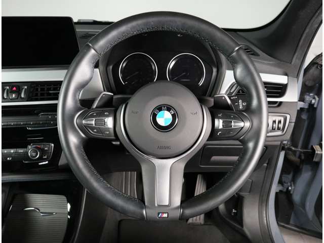 プレミアムセレクション2年保証のお車は2年延長保証にご加入頂けます。プレミアムセレクション2年保証からさら最大2年間、合計4年間の保証をお受け頂けます。対象箇所の不具合は無償修理をご提供致します。