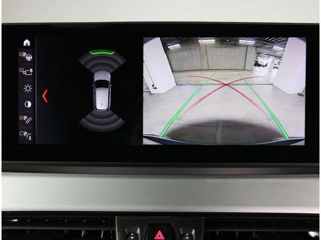 Abe BMWでは全国納車に対応しております。担当スタッフがご自宅までご納車にお伺いをさせて頂いております。輸送会社任せでなく当社スタッフがお届けいたしますので、安心してお買い求めいただけます。（別途有償）