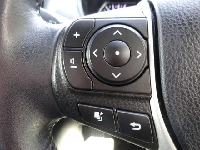 ステアリングスイッチ　オーディオ操作などがハンズフリーで行えます！