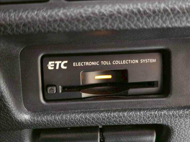 【ビルトインETC】で高速道路もスムーズに乗り降り可能で、ご納車直後からの遠距離ドライブも可能です。