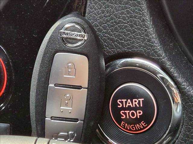 【スマートキー＆プッシュスタート】装備しております。持ったままでドアの開閉可能となります。