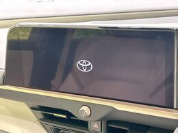 【12.3インチディスプレイオーディオ】スマートフォンと連携が可能な大画面ディスプレイオーディオです。スマートフォンのナビ機能を使用したり、Bluetooth接続で音楽もお楽しみいただけます！