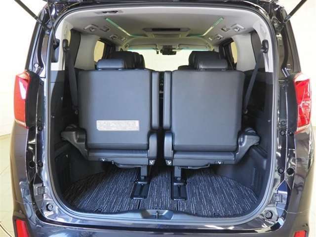 シートアレンジを変更すれば荷室も広々と活用が出来ます♪