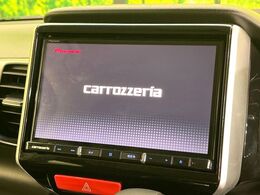 【大画面ナビ】人気の大型8インチナビを装備。存在感のある大画面はインパクト大！ナビ利用時のマップ表示は見やすく、テレビやDVDは臨場感がアップ！いつものドライブがグッと楽しくなります♪