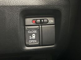 【パワースライドドア】スマートキーや運転席のスイッチでスライドドアの開閉が可能♪電動だから力を入れてドアを開ける必要が無く、小さいお子様でも、重い荷物を持っている時もラクに開け閉めできます♪