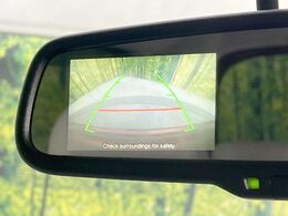 【バックカメラ】駐車時に後方がリアルタイム映像で確認できます。大型商業施設や立体駐車場での駐車時や、夜間のバック時に大活躍！運転スキルに関わらず、今や必須となった装備のひとつです！