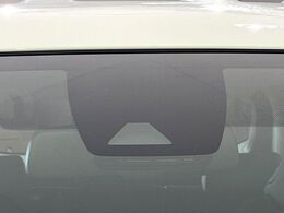 【トヨタセーフティセンス】走行中に前方の車両等を認識し、衝突しそうな時は警報とブレーキで衝突回避と被害軽減をアシスト。より安全にドライブをお楽しみいただけます。