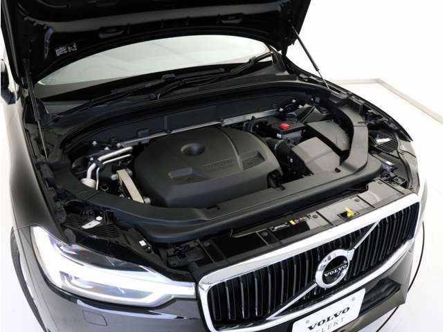 俊敏さとゆとりを両立した、Drive-E 2.0リッター4気筒直噴ガソリンターボエンジンは、高速道路でも市街地でも、あなたの意思に即座に応えるレスポンスを備えています。