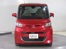 細いピラーと大きな窓、すっきりデザインのインパネアッパーで前方視界を確保。視界を妨げないフロントワイパーも採用しました。