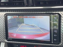 【バックカメラ】駐車時に後方がリアルタイム映像で確認できます。大型商業施設や立体駐車場での駐車時や、夜間のバック時に大活躍！運転スキルに関わらず、今や必須となった装備のひとつです！
