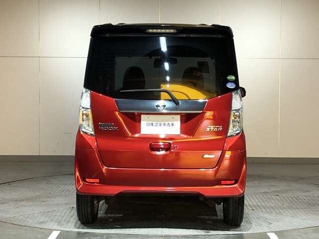 納車時に点検整備（費用は販売価格に含まれます。）を受けてお渡しします。